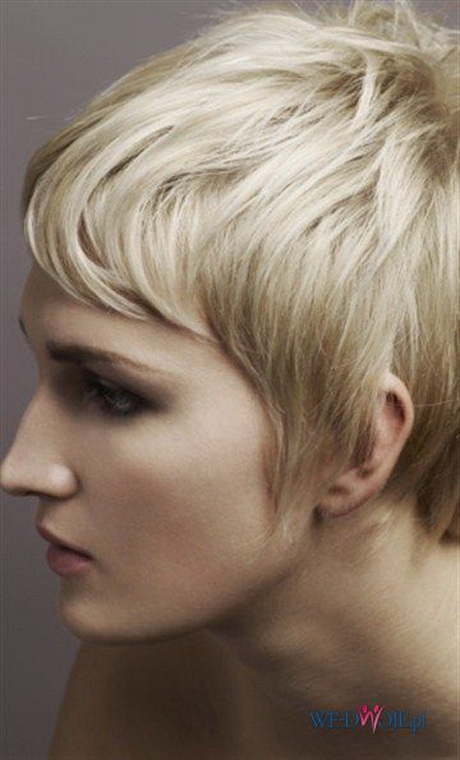 fryzury-blond-krtkie-wosy-06-12 Fryzury blond krótkie włosy