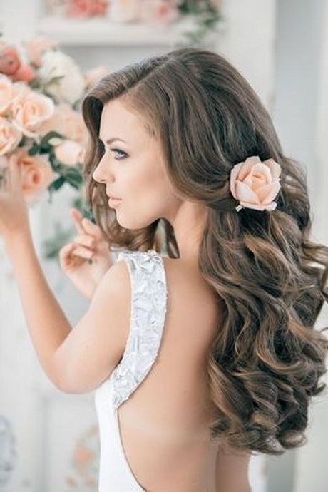 fryzury-weselne-wosy-rednie-52_11 Fryzury weselne włosy średnie