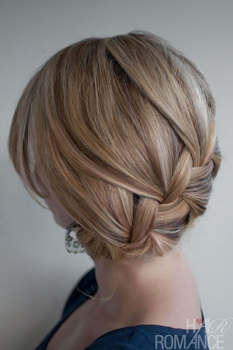 fryzury-weselne-wosy-rednie-52_5 Fryzury weselne włosy średnie