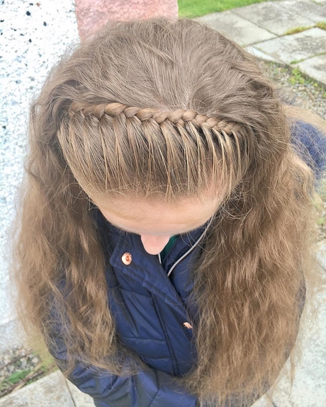fryzury-dziewczece-2021-23_9 Fryzury dziewczęce 2021