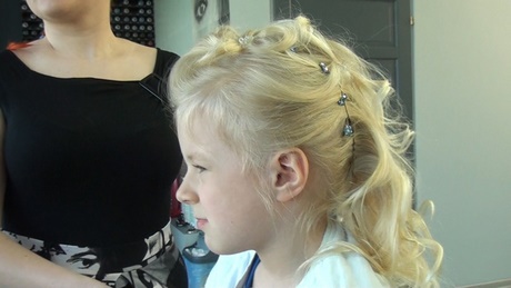 fryzury-dla-dziewczynek-z-krconymi-wosami-95_3 Fryzury dla dziewczynek z kręconymi włosami