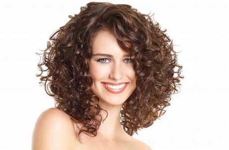 modne-fryzury-dla-krconych-wosw-66_6 Modne fryzury dla kręconych włosów