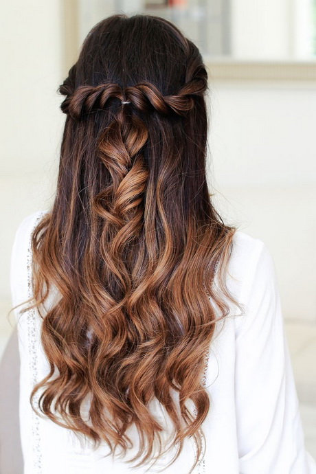 fryzury-na-wesele-wosy-rednie-rozpuszczone-85_17 Fryzury na wesele włosy średnie rozpuszczone