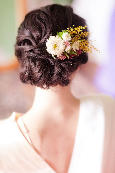 fryzura-lubna-z-kwiatem-51-6 Fryzura ślubna z kwiatem