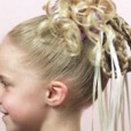fryzury-komunijne-dla-dziewczynek-zdjcia-63-16 Fryzury komunijne dla dziewczynek zdjęcia