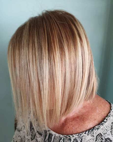 krotkie-fryzury-damskie-2023-blond-05_2 Krótkie fryzury damskie 2023 blond