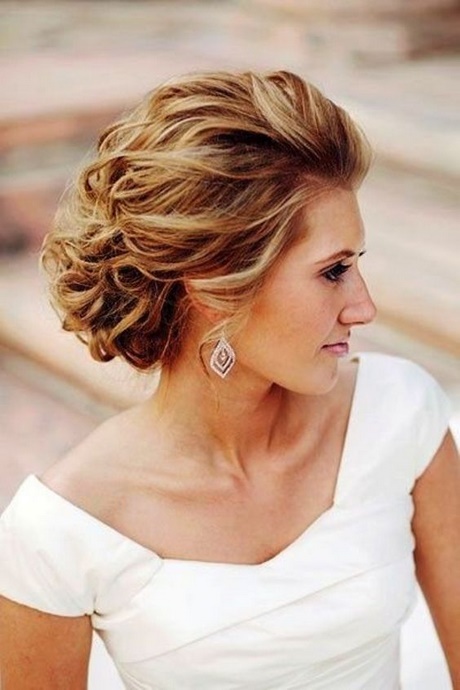 fryzury-wosy-rednie-na-wesele-58_6 Fryzury włosy średnie na wesele