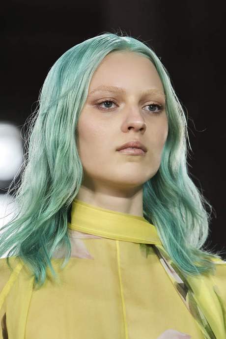 nowe-trendy-w-farbowaniu-wlosow-2021-07_5 Nowe trendy w farbowaniu włosów 2021