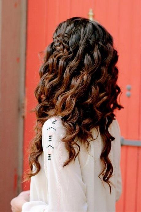 fryzury-na-wesele-srednie-wlosy-loki-19_15 Fryzury na wesele średnie włosy loki