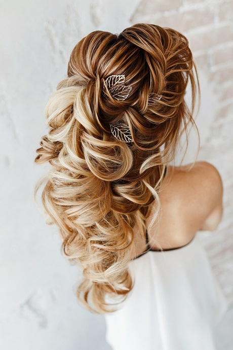 fryzury-na-wesele-dlugie-wlosy-jak-zrobic-16_8 Fryzury na wesele długie włosy jak zrobić