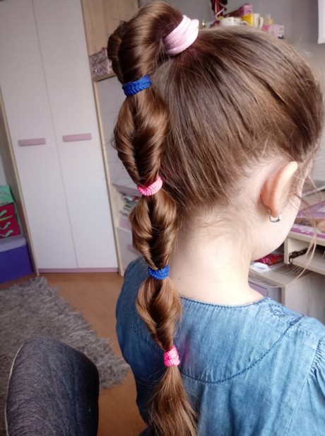 jak-zrobic-fryzure-dla-dziewczynki-12 Jak zrobić fryzurę dla dziewczynki