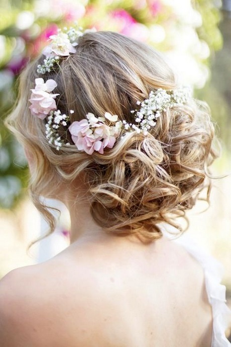 fryzura-lubna-z-kwiatami-55_2 Fryzura ślubna z kwiatami
