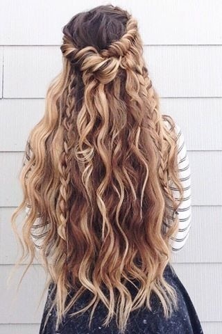 fryzury-na-dugich-wosach-warkocze-60 Fryzury na długich włosach warkocze