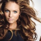 Najmodniejsze fryzury i kolory włosów 2015