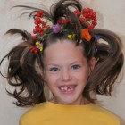 Szalone fryzury dla dziewczynek